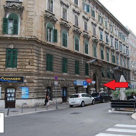 Apartment Dolac In Center Of Town Rijeka Exteriör bild