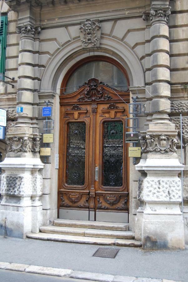 Apartment Dolac In Center Of Town Rijeka Exteriör bild
